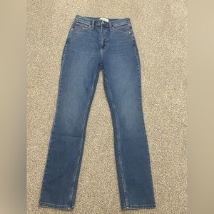 Abercrombie & Fitch- Ultra High Rise 90s Slim Straight Jean